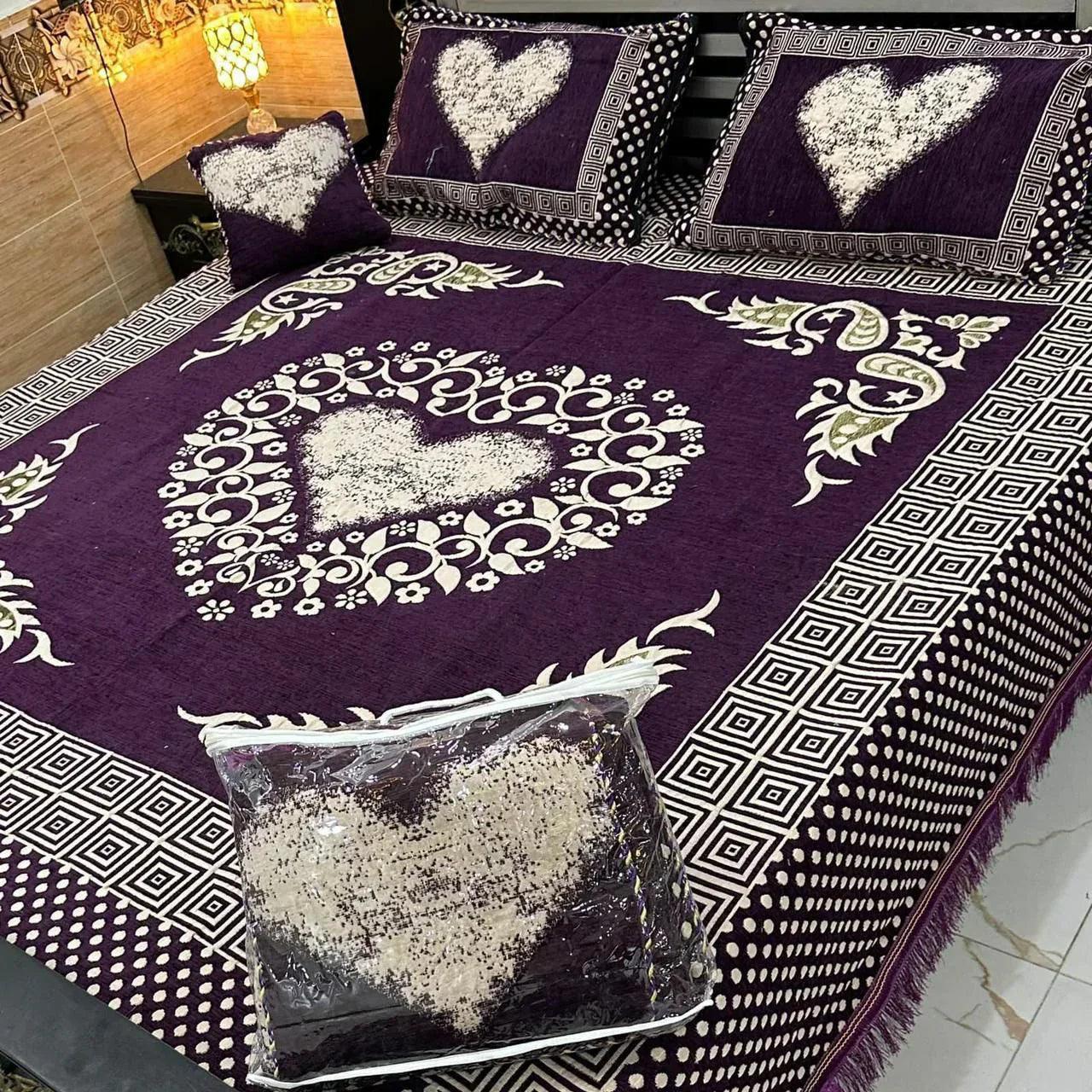Royal Comfort: 5-Piece Velvet Jacquard Bedding Set - King Size Bed Sheet, Pillow Covers, and Cushion Cover