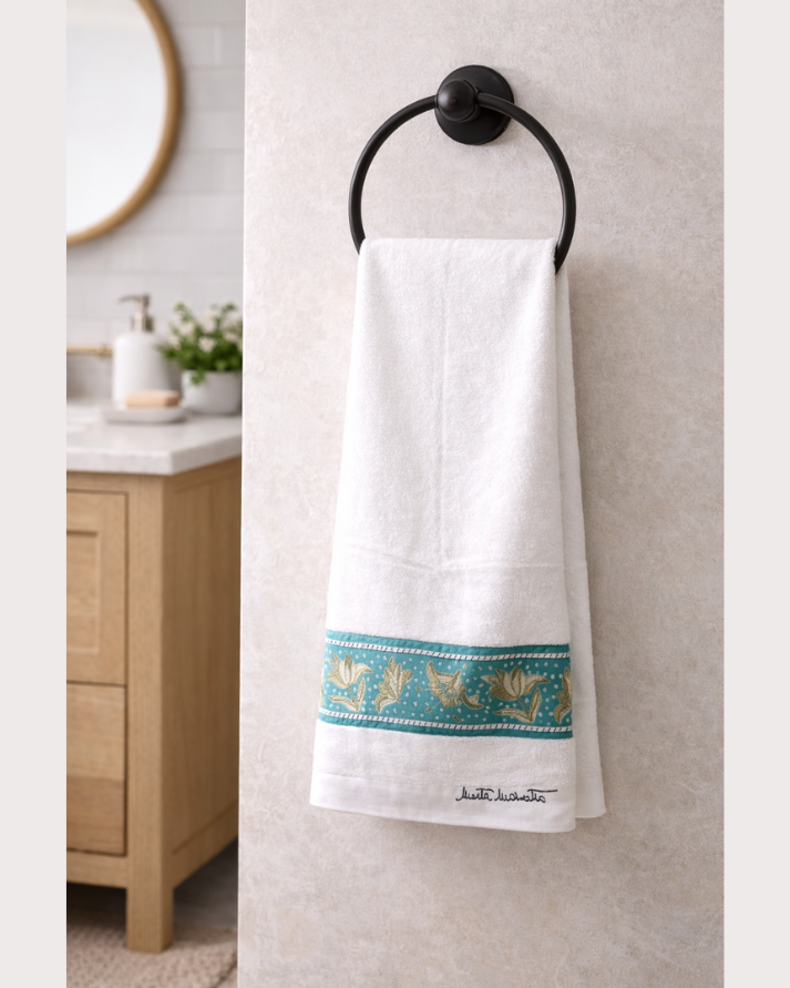 Premium Cotton Bath Towel – Soft Absorbent Luxury | 23 × 40 Inches